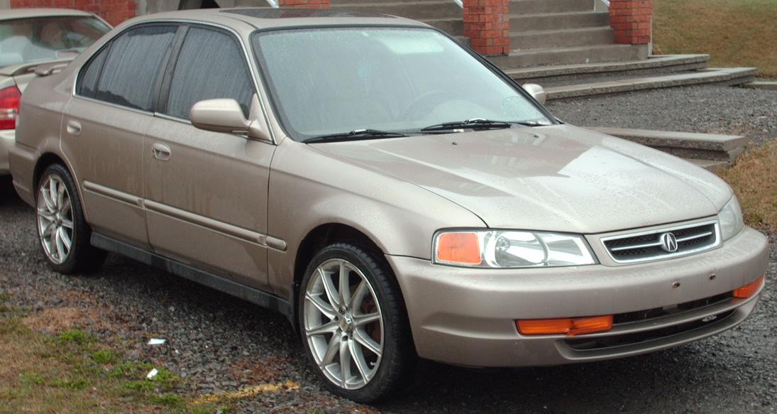 Acura EL: 5 фото