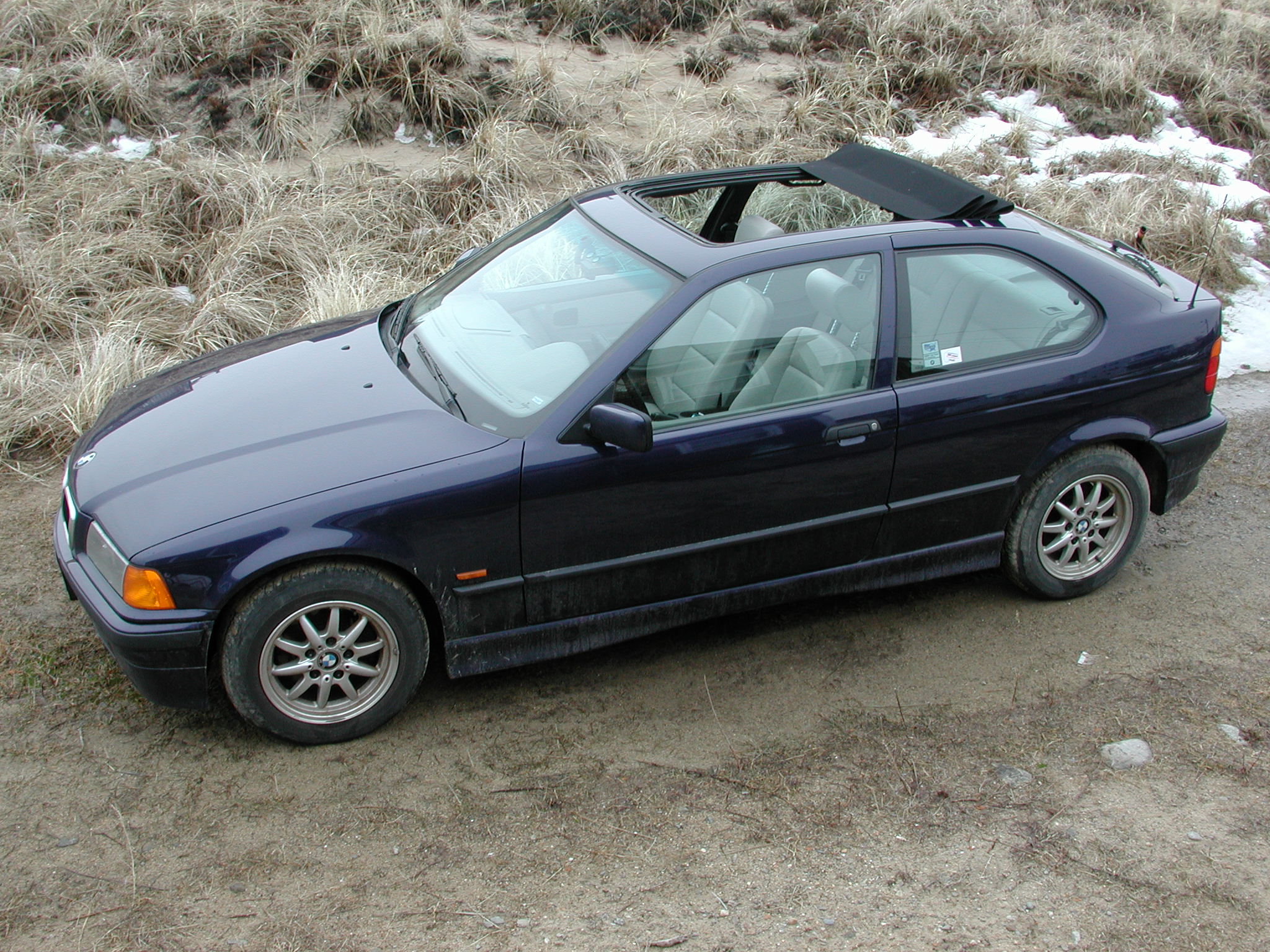 BMW 318ti: 12 фото