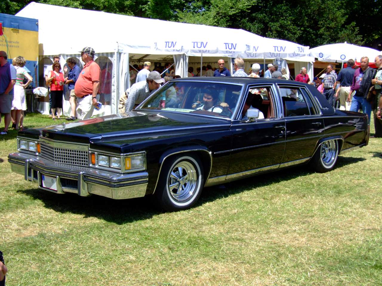 Cadillac Fleetwood Brougham: 1 фото