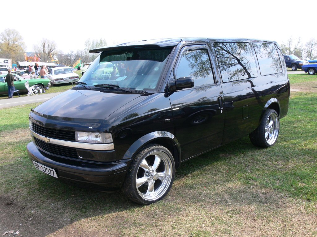 Chevrolet Astro: 10 фото