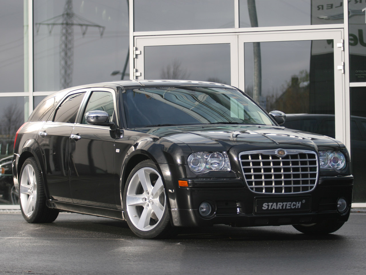 Chrysler 300 C: 3 фото