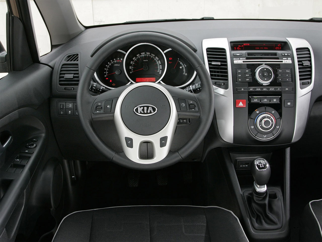 Kia Venga: 8 фото