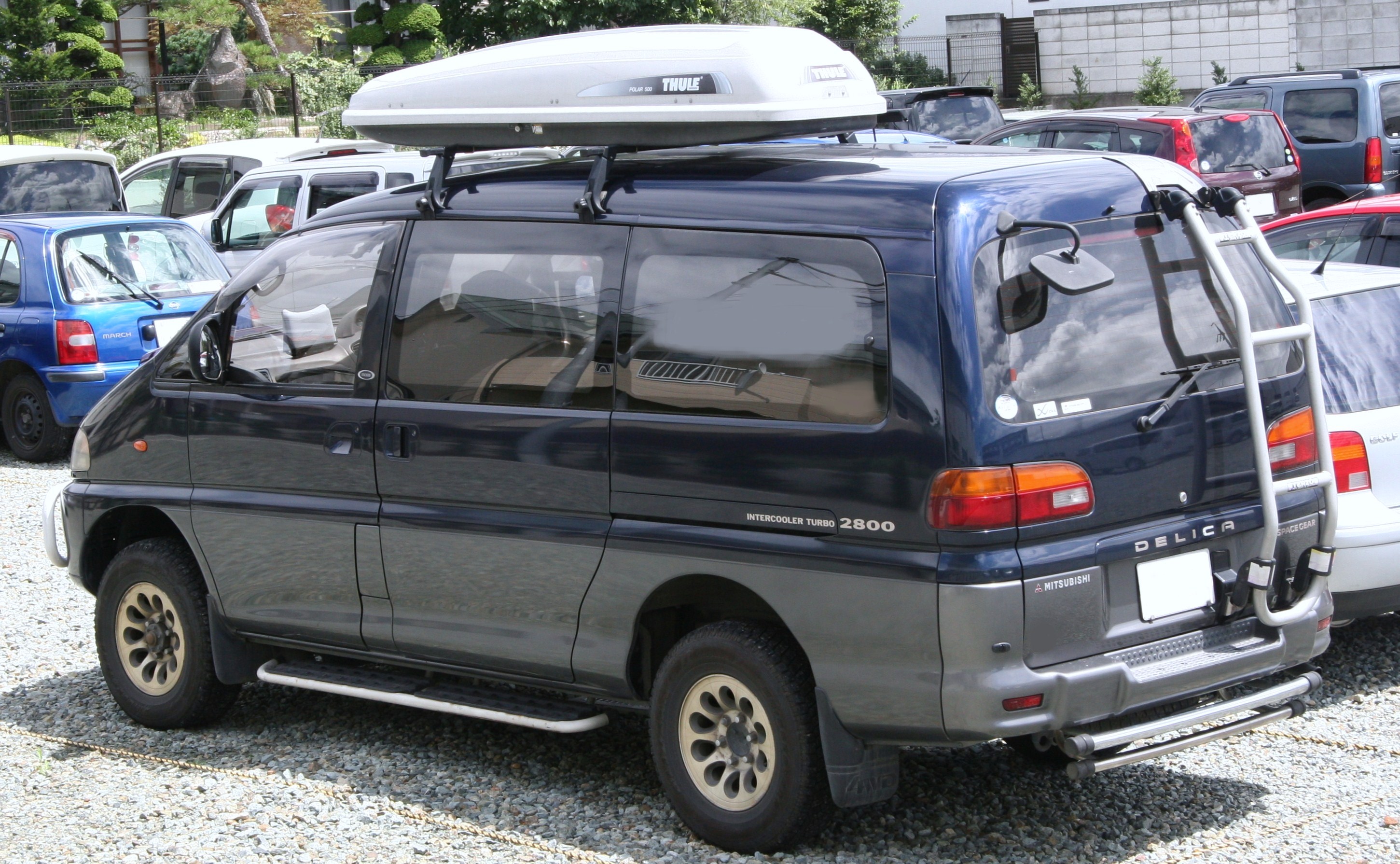 Mitsubishi Delica Space Gear: 8 фото