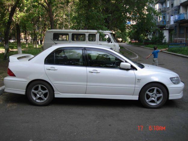 Mitsubishi Lancer Cedia: 8 фото