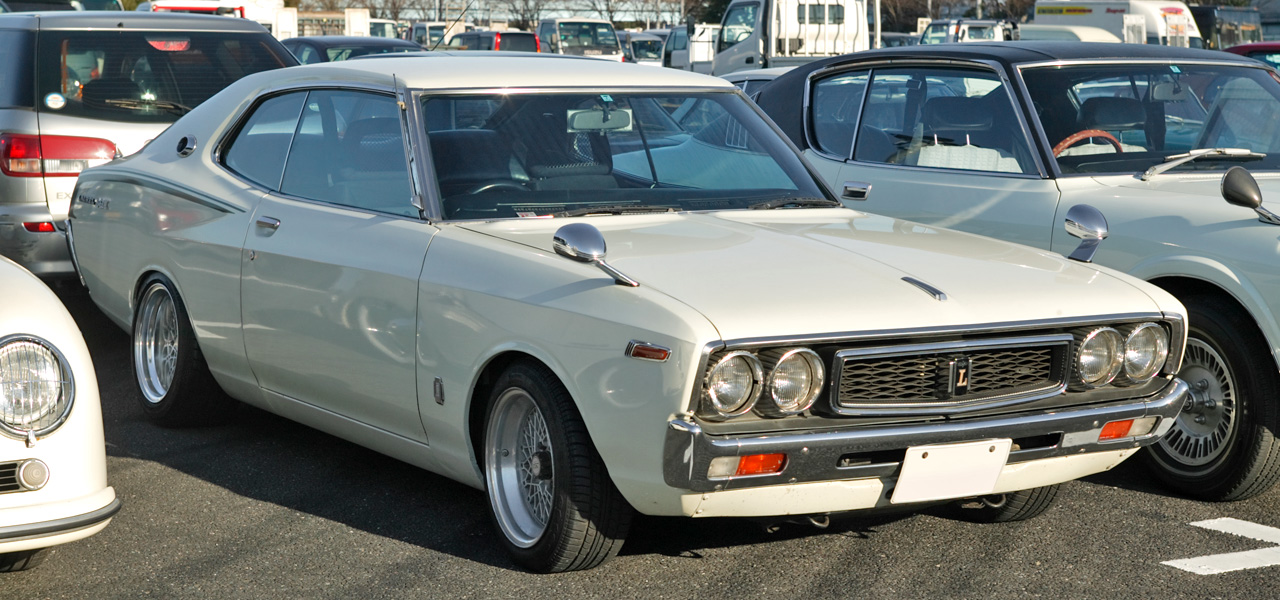 Nissan Laurel: 4 фото