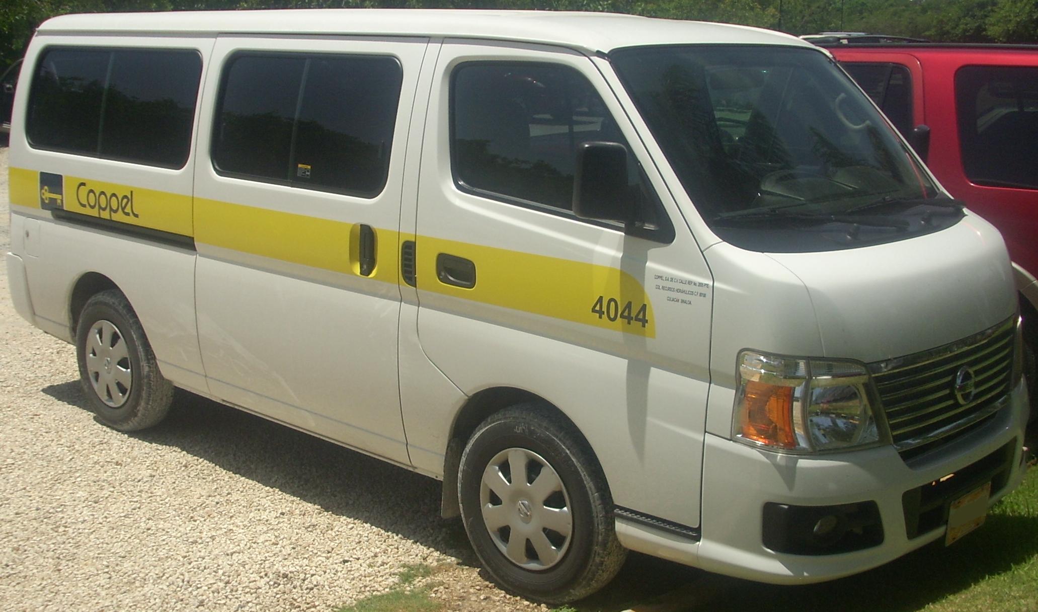 Nissan Urvan: 12 фото