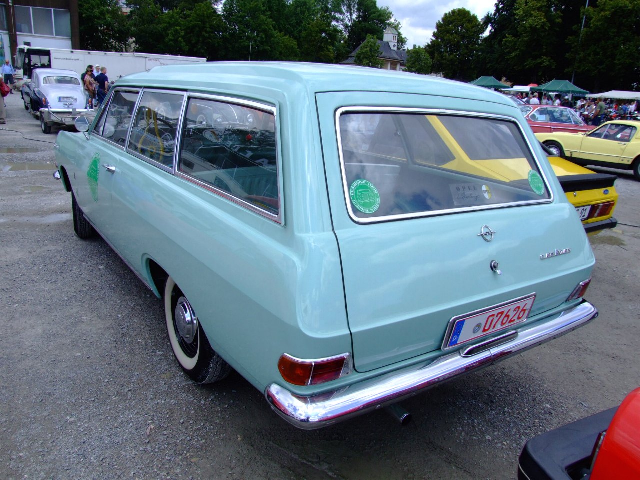 Opel Caravan: 2 фото