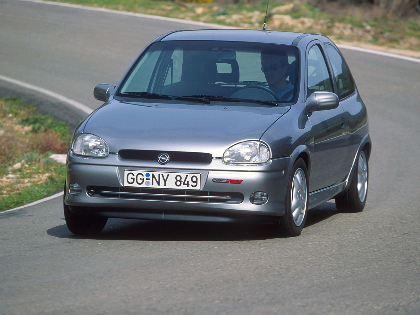 Opel Corsa GSi: 3 фото