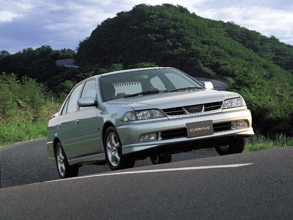 Toyota Carina: 3 фото