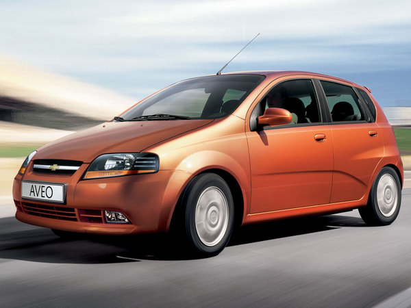 Chevrolet Aveo Hatchback I: 10 фото