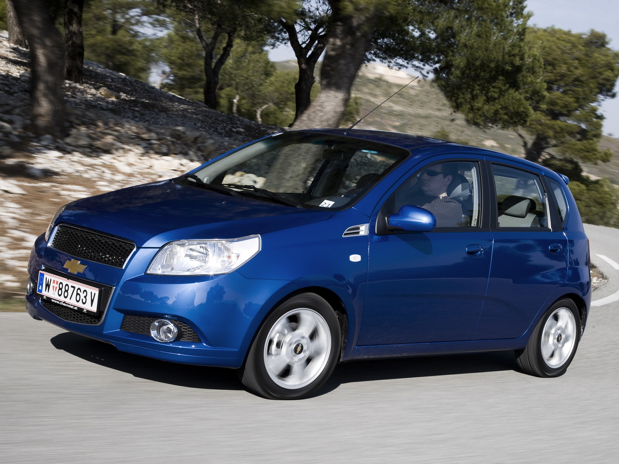 Chevrolet Aveo Hatchback: 3 фото