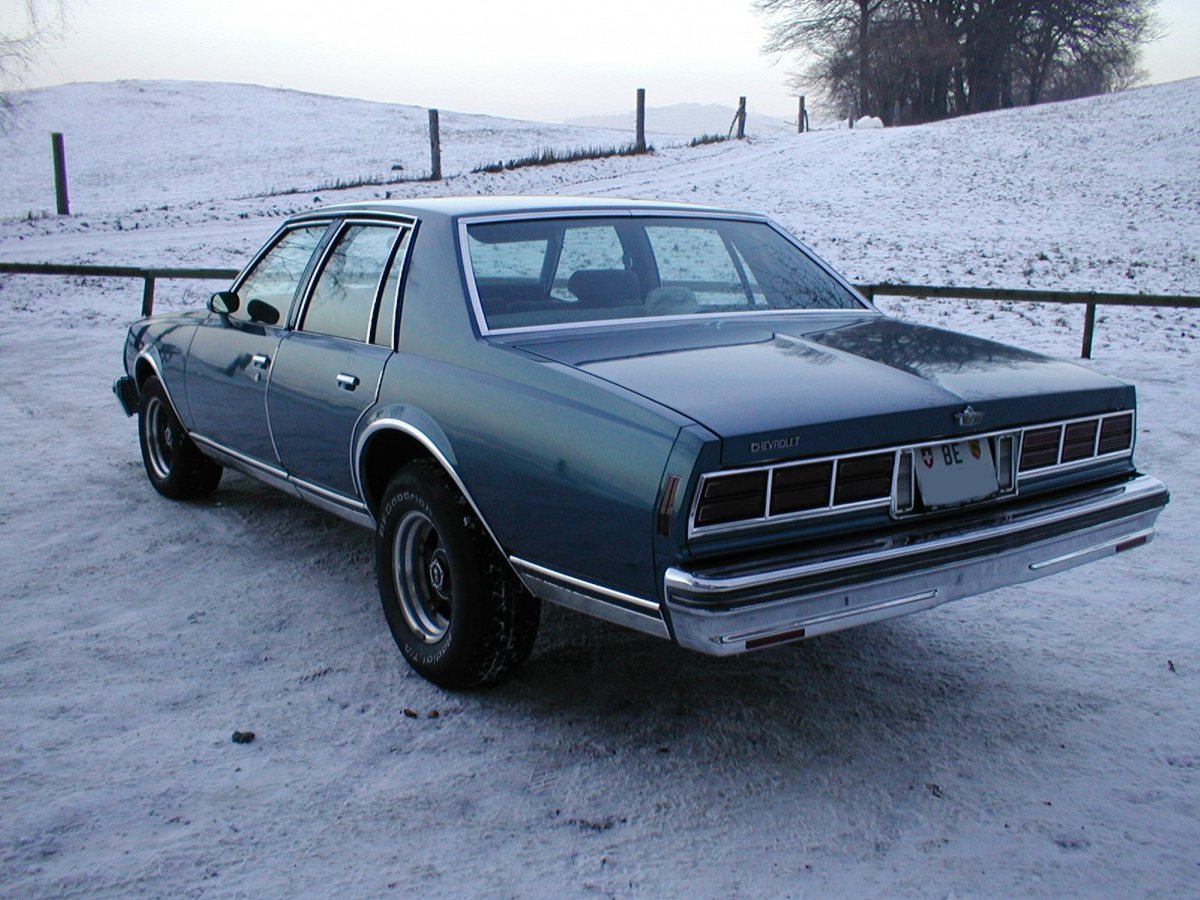 Chevrolet Caprice: 7 фото