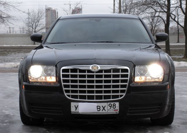 Chrysler 300C: 8 фото