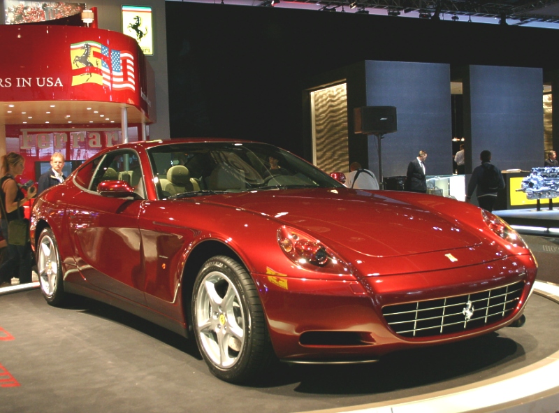 Ferrari 612 красная