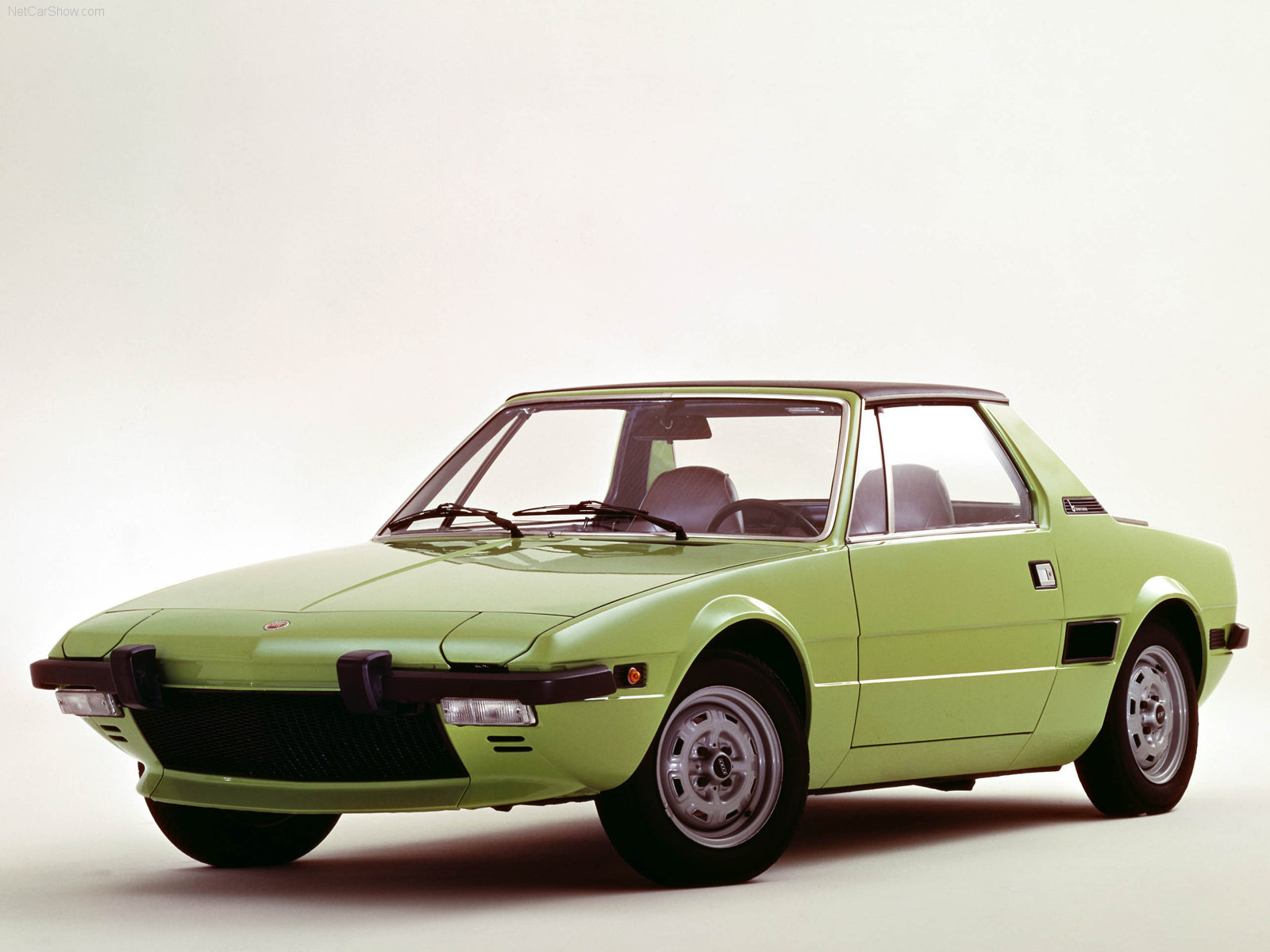 Fiat X1/9: 8 фото