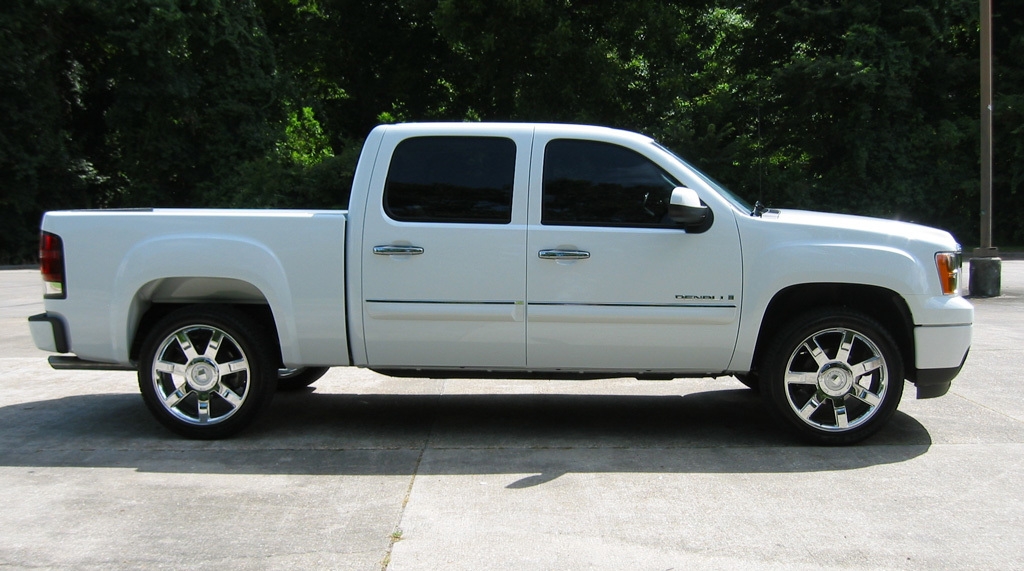 GMC Sierra: 3 фото