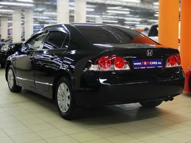 Honda Civic 4D VIII: 11 фото