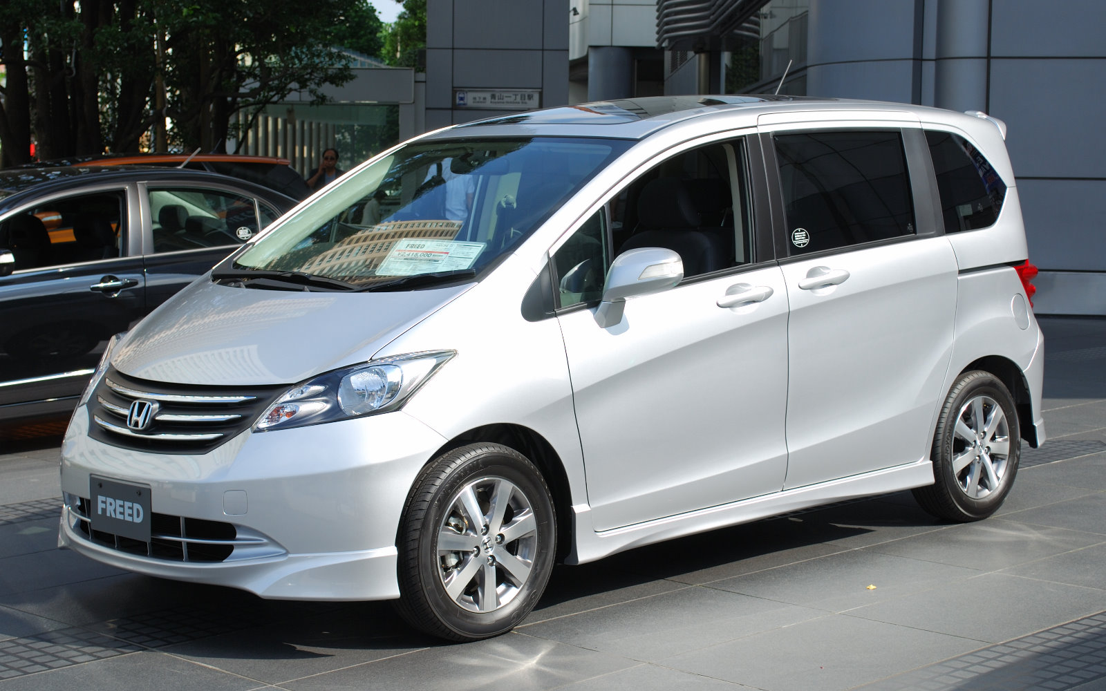 Honda Freed: 8 фото