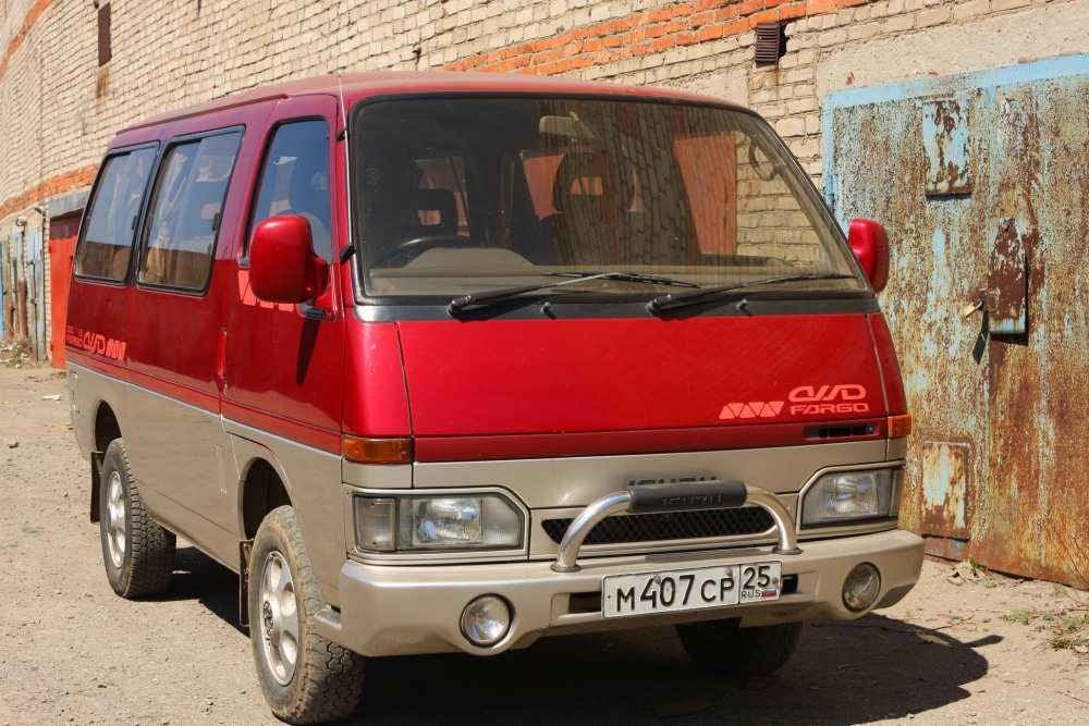 Isuzu Fargo: 4 фото