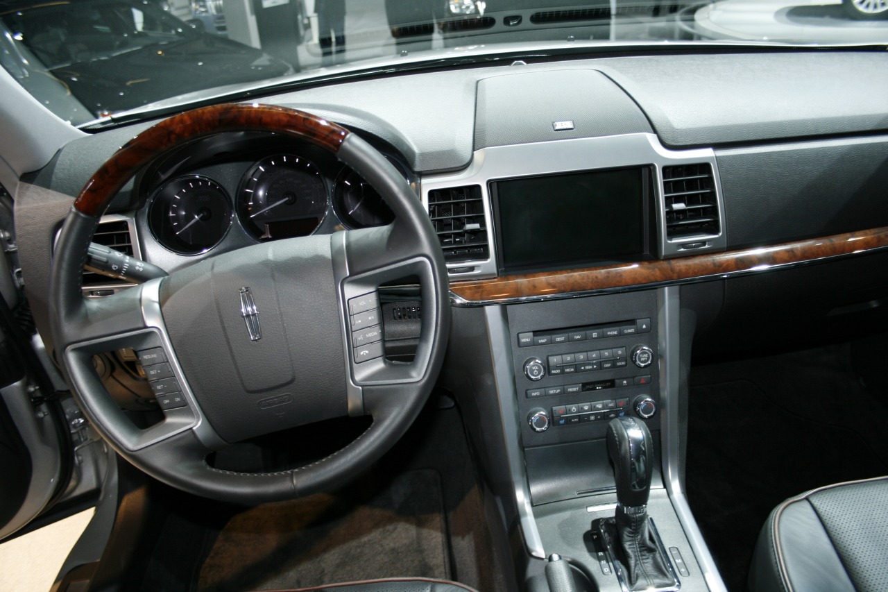 Lincoln MKZ: 9 фото