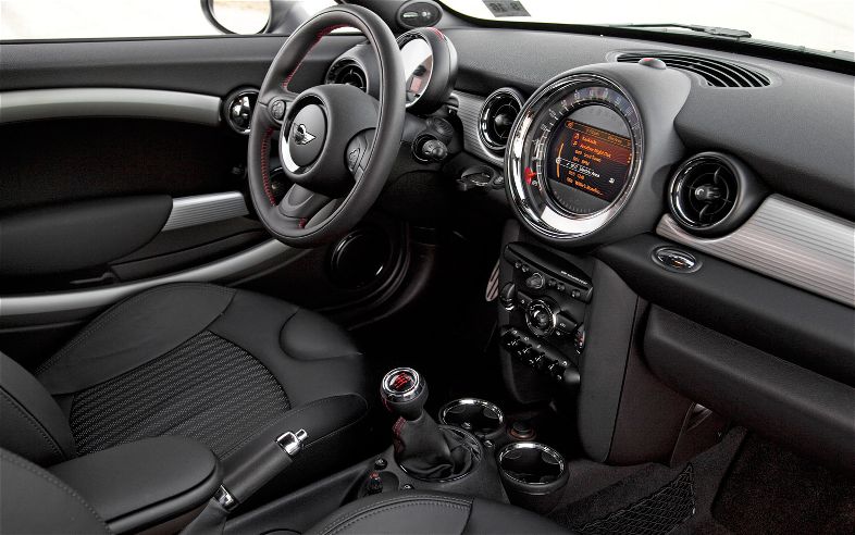 MINI John Cooper Works Coupe: 11 фото