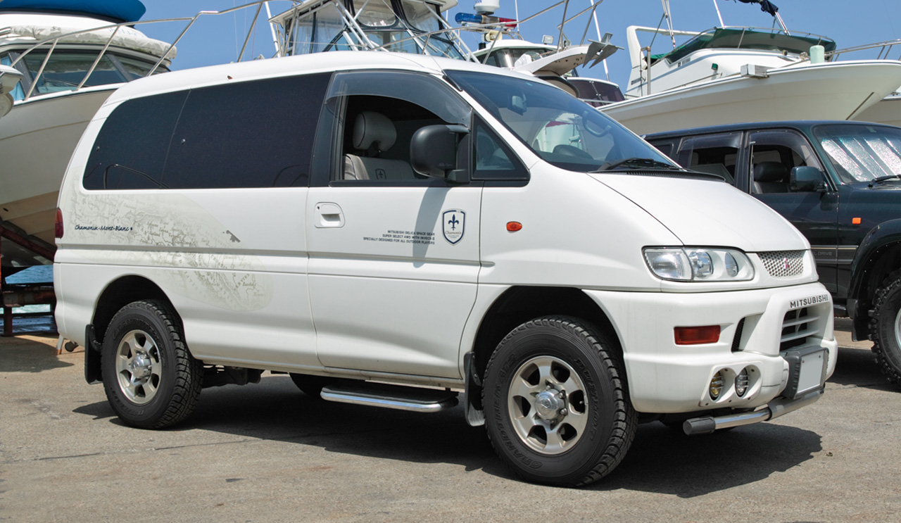 Mitsubishi Delica: 8 фото