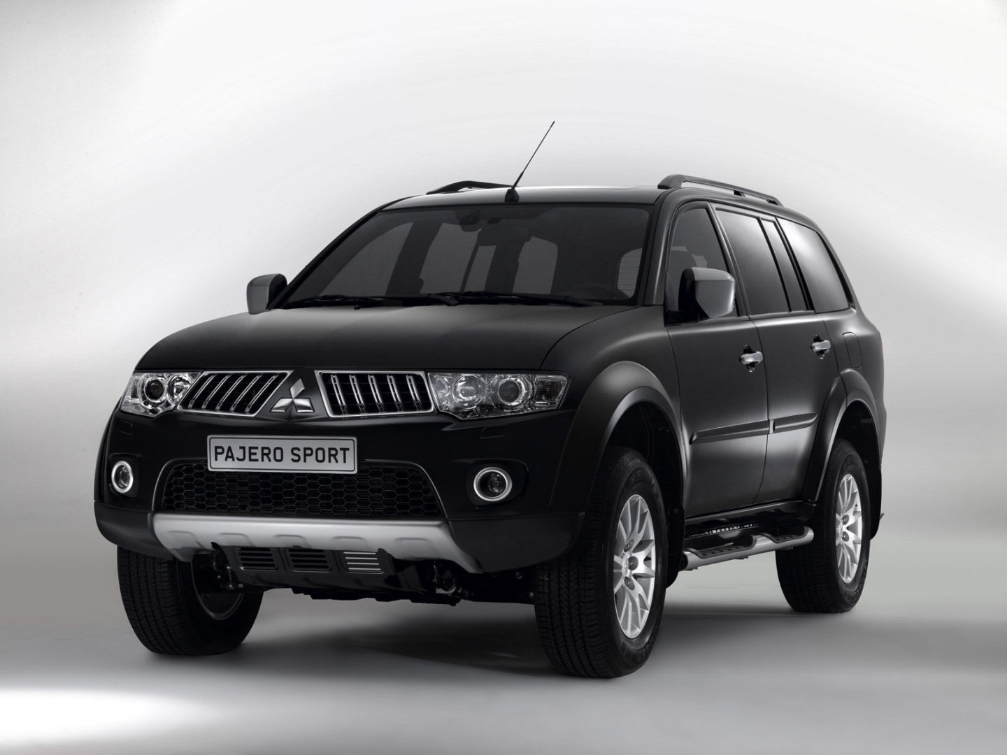 Mitsubishi Pajero Sport: 8 фото