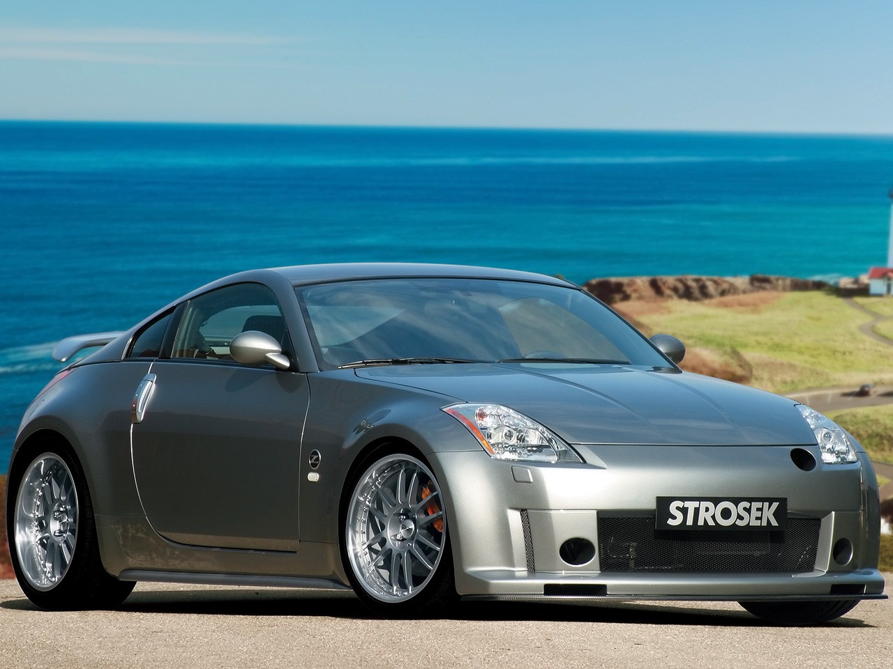 Nissan 350Z: 2 фото