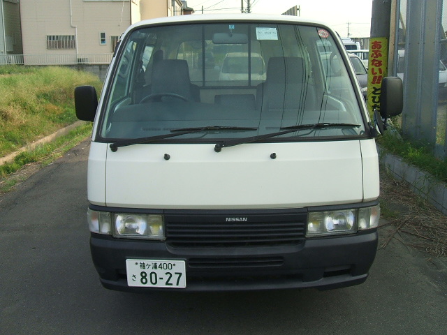 Nissan Caravan: 4 фото