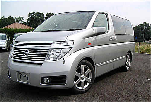 Nissan Elgrand: 4 фото