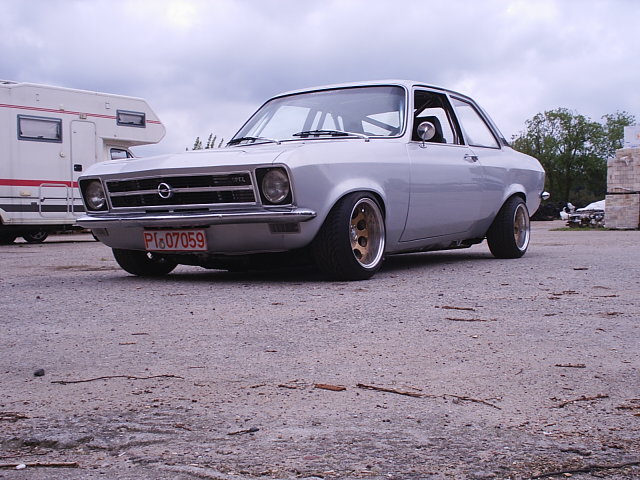 Opel Ascona A: 4 фото