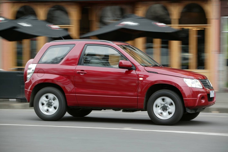 Suzuki Grand Vitara 3-door: 4 фото