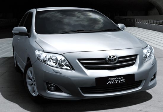 Toyota Altis: 4 фото