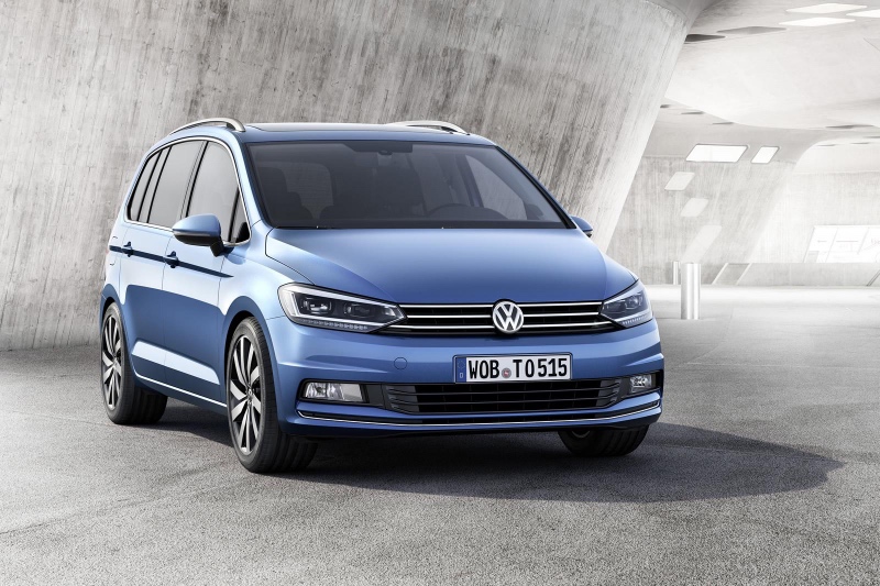 Volkswagen Touran 2016: 7 фото