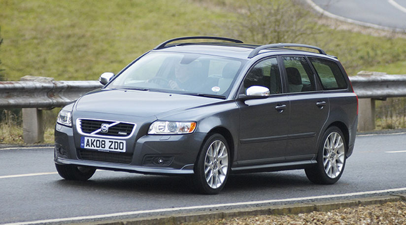 Volvo V50: 9 фото